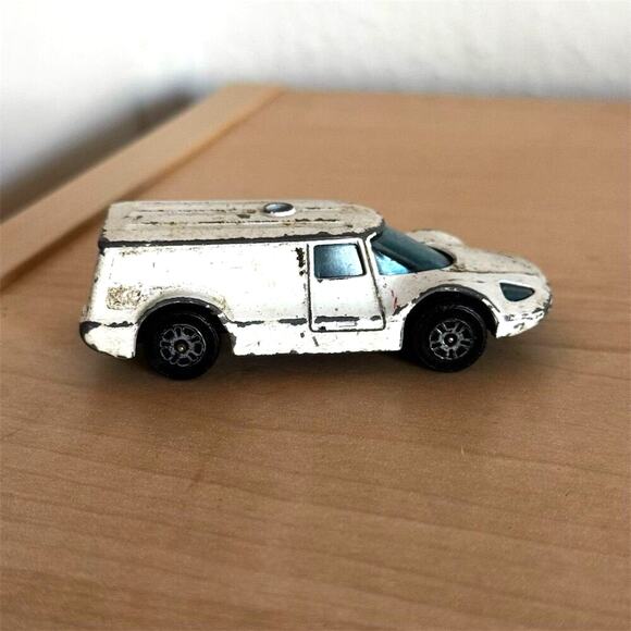 Vintage 70s Corgi Juniors Healer Wheeler Die Cast Ambulance Car White - Picture 3 of 6